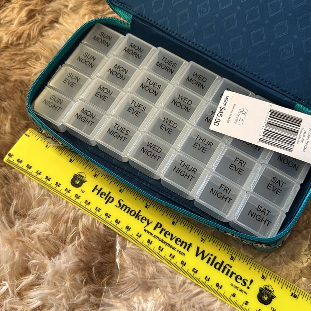 Vera Bradley medication travel case peacock 🦚 nwt - Picture 6 of 8